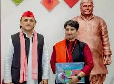 अखिलेश यादव AUR सीमा राजभर