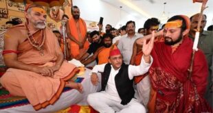 अखिलेश यादव का बड़ा सियासी मेकओवर: अचानक सॉफ्ट हिंदुत्व की राह पर क्यों चल पड़ी समाजवादी पार्टी