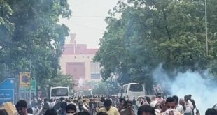 सालों बाद दिल्ली में अभूतपूर्व सुरक्षा चूक: कॉकरोच जनता पार्टी का मार्च संसद भवन तक पहुंचा, लाठीचार्ज और आंसू गैस से मची भगदड़