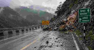 Uttarakhand Weather Alert: उत्तराखंड में आफत की आफत! भारी बारिश और लैंडस्लाइड से 160 से ज्यादा सड़कें ठप, 2 नेशनल हाईवे बंद; चारधाम यात्रियों की बढ़ीं मुश्किलें