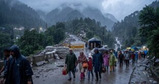 Vaishno Devi Yatra Suspended: माता वैष्णो देवी यात्रा भारी बारिश के कारण स्थगित! बाणगंगा और कटरा में रोके गए श्रद्धालु; IMD का रेड अलर्ट जारी