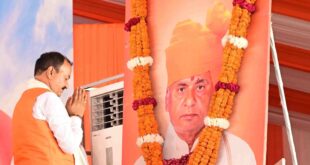 इकाना स्टेडियम में आयोजित ‘हिन्दू गौरव दिवस’ पर उपमुख्यमंत्री केशव प्रसाद मौर्य ने श्रद्धेय स्व