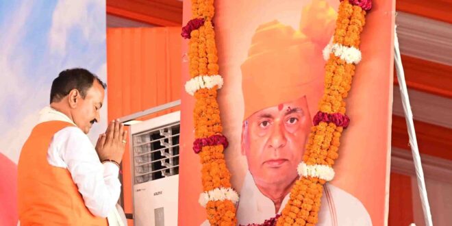 इकाना स्टेडियम में आयोजित ‘हिन्दू गौरव दिवस’ पर उपमुख्यमंत्री केशव प्रसाद मौर्य ने श्रद्धेय स्व