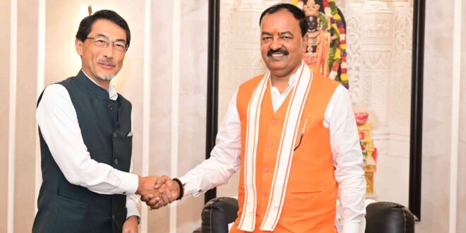 उपमुख्यमंत्री श्र ने जापान के राजदूत श्री ओनो केइची जी को पुष्पगुच्छ और बुद्धा स्मृति चिन्ह भेंट कर किया स्वागत