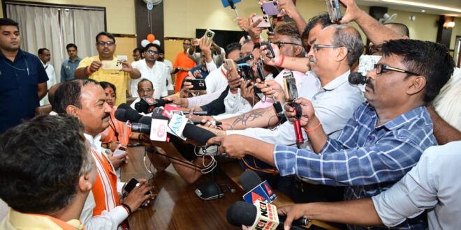 सपा का भविष्‍य 5 सांसद, 5 विधायक और सैफई की तैयारी, कांग्रेस का देश विभाजन मंत्र भाजपा सफल नहीं होने देगी, केशव प्रसाद मौर्य