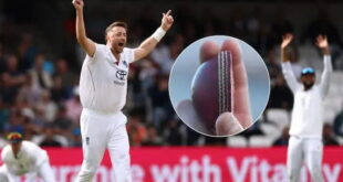 ENG vs PAK: ऐसा देखा है कभी? पहले मैदान पर उड़ाई पाकिस्तान की धज्जियां, फिर गुस्से में बॉल के दो टुकड़े कर घर ले गए