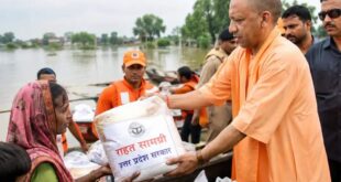 बाढ़ प्रभावितों के साथ योगी सरकार, 5.94 लाख लंच पैकेट व