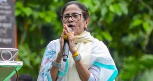 ममता बनर्जी को पार्टी का नया नाम और फुटबॉल खिलाड़ी का चुनाव चिन्ह मिला