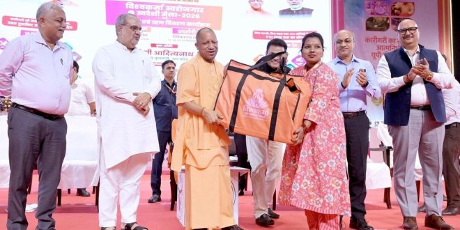 विश्वकर्मा जयंती पर मुख्यमंत्री योगी आदित्यनाथ का समाजवादी पार्टी पर बेहद तीखा और करारा हमला