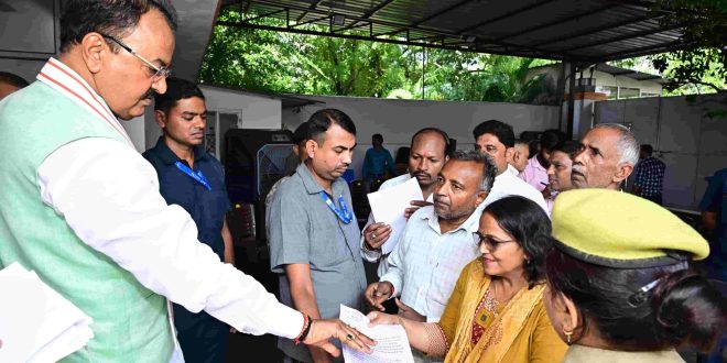 शिकायत नहीं, समाधान चाहिए; जनता की समस्याओं पर तत्काल कार्रवाई करें अधिकारी : केशव प्रसाद मौर्य