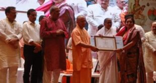 सभी 81 शिक्षकों को सीएम योगी ने अपने हाथों से दिया पुरस्कार