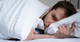 स्लीप पैरालिसिस का भयानक अहसास और नींद के दौरान शरीर के सुन्न पड़ने की यह रहस्यमयी बीमारी