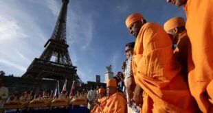 Eiffel Tower Controversy: महिलाओं को 'अदृश्य' रहने के फरमान पर पेरिस में भारी बवाल! हिंदू धार्मिक समूह के दौरे के दौरान एफिल टॉवर बंद, जानिए क्या है पूरा विवाद