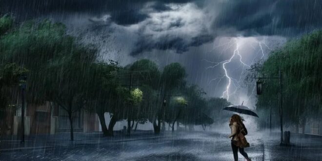 UP Weather Alert: बंगाल की खाड़ी से उठी मानसूनी हवाओं से बदलेगा मौसम; गोरखपुर वाराणसी से आगरा तक जानें आज के मौसम का ताजा हाल