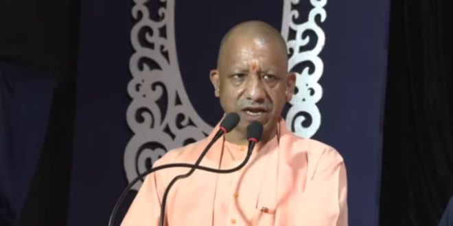 धन के निमित्त धर्म नहीं त्यागूंगा, छिड़ गया युद्ध तो बम गोले भी दागूंगा: सीएम योगी