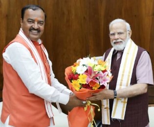 प्रधानमंत्री श्री नरेन्द्र मोदी के जनसेवा के 25 वर्ष स्वतंत्र भारत के इतिहास का एक स्वर्णिम और युगांतकारी अध्याय केशव प्रसाद मौर्य