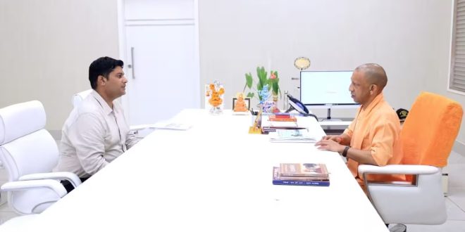 मातृभाषा में ड्रोन तकनीक: CM योगी ने की स्क्वाड्रन लीडर सुबोध दीक्षित की तारीफ